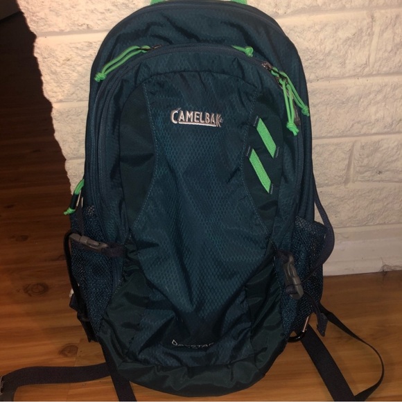 Camelbak Daystar 18 liter backpack pack fits standard hydration bladders not inc - Picture 1 of 3